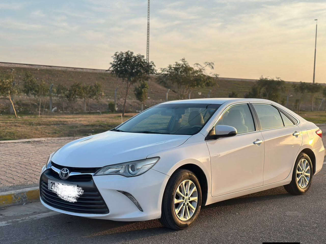 كامري خليجي 2016
ابيض ثلجي  مواصفات GL
كير ومحرك شرط ما مفتوح ماشيه 140 KM 
سنويه وهزه ورقم كله جديد بسمي  
4 تايرات جديده  بطاقه بنزين 
بيها ثلاث مكانات صبغ بدون دواخل   
مكان السياره كركوك 
سعر165 وبي مجال 
استفسار ***********

