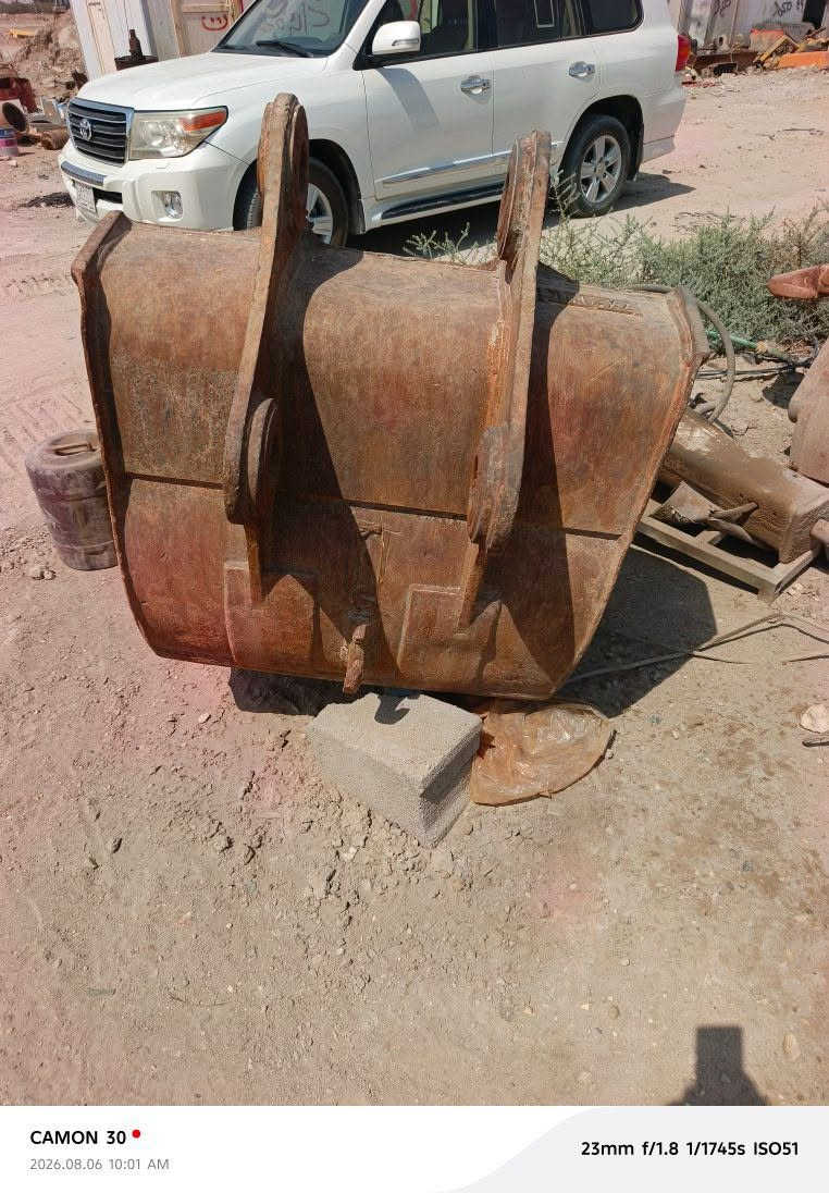 كيلات عدد 3حجم متر وستين و130ومالت حفاره350بلادييات يابانيات مالت تاير وزنجيل رقم ***********اسيا***********
