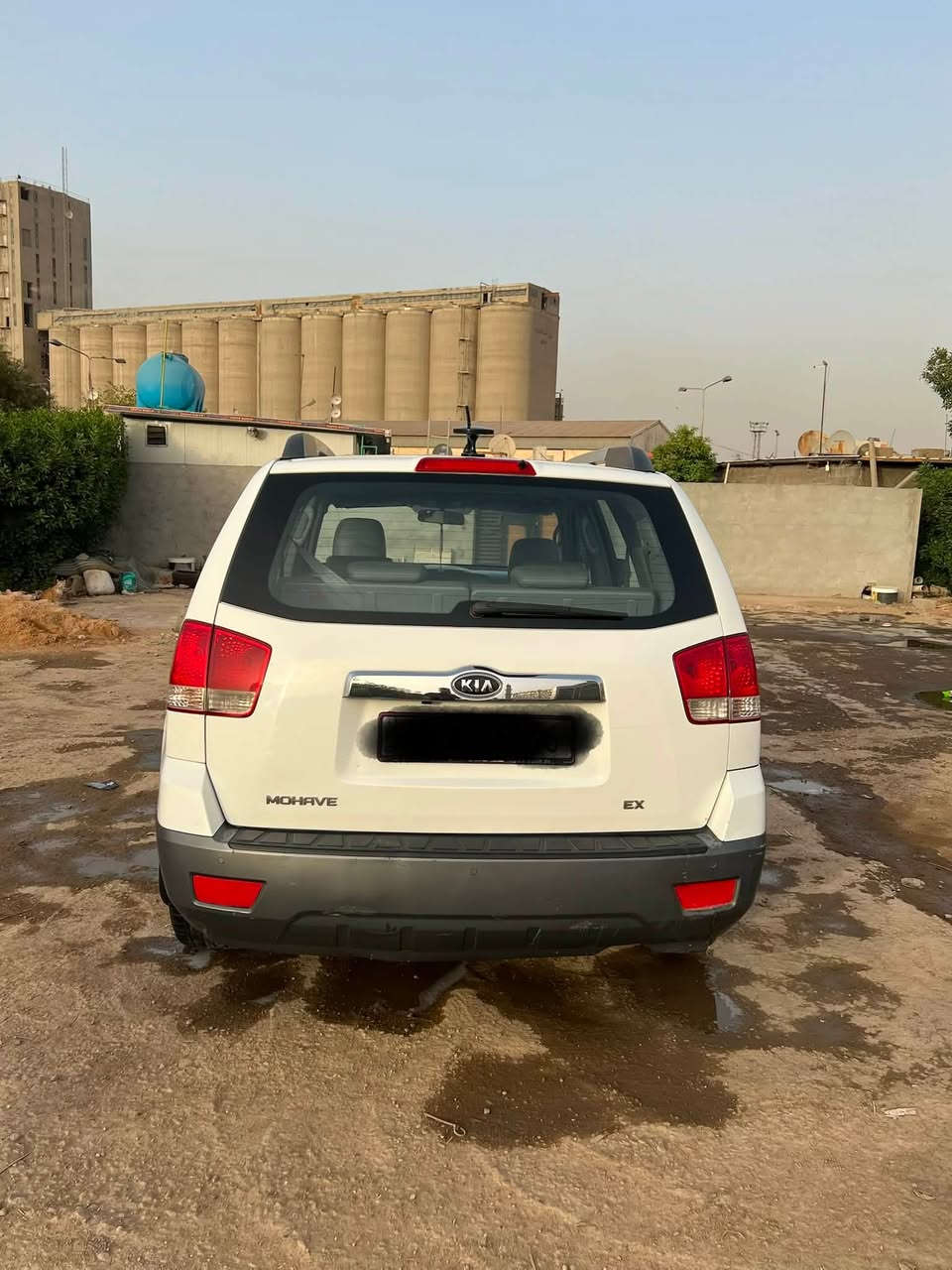 السلام عليكم
مهافي 2009 
رقم بابل الدولي بسمي
السياره فول مواصفات 
فتحه 
كشنات جلد 
كشن كهرباء
تبريد 3 قطع
فور ويل 
حساسات خلفيه
مري كهرباء
محرك 3800
تخم تاير جديد 
باتري جديد
السياره مكفوله من الضربه والصبغ والتبديل 
العنوان بغداد 
السعر 122 وبيهه مجال تجي تكلبهه وتشوفهه واني حاضر 
الاستفسار ***********
