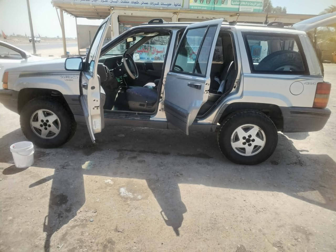 سلام عليكم سياره للبيع جيب شيروك مديل 94 رقم بغداد انكليزي بسمي مكفوله *********** السعر خاص

نص مكتوب في الصور:
- 15,000 km عمان
