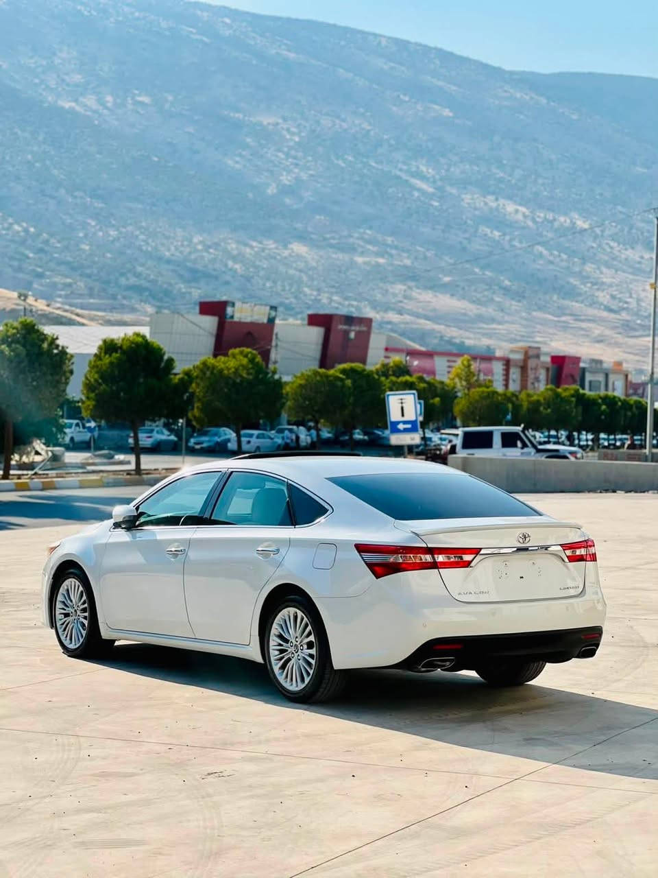 سلاوی خوای گە ورەتان لێبێت ماشاللە ماشاللە تویوتا ئە ڤە لون 2015 90km حە قیقی خە لیجی علوج زە مانی دوبە ی ساخ بئ موس و براوە سیارەکە فول فول مواسە فاتە بە سمە کوشن جلد کوشن سارد و گە رم کوشن کارەبا کوشن خە زن 3 مود لئ خورین سپورت یکو نورمال سیارەکە یە ک پە لە بویاخی هە یە یئک جئی بچوکی PDR بو زانیاری زیاتر پە یوەندی بکە ن ***********
