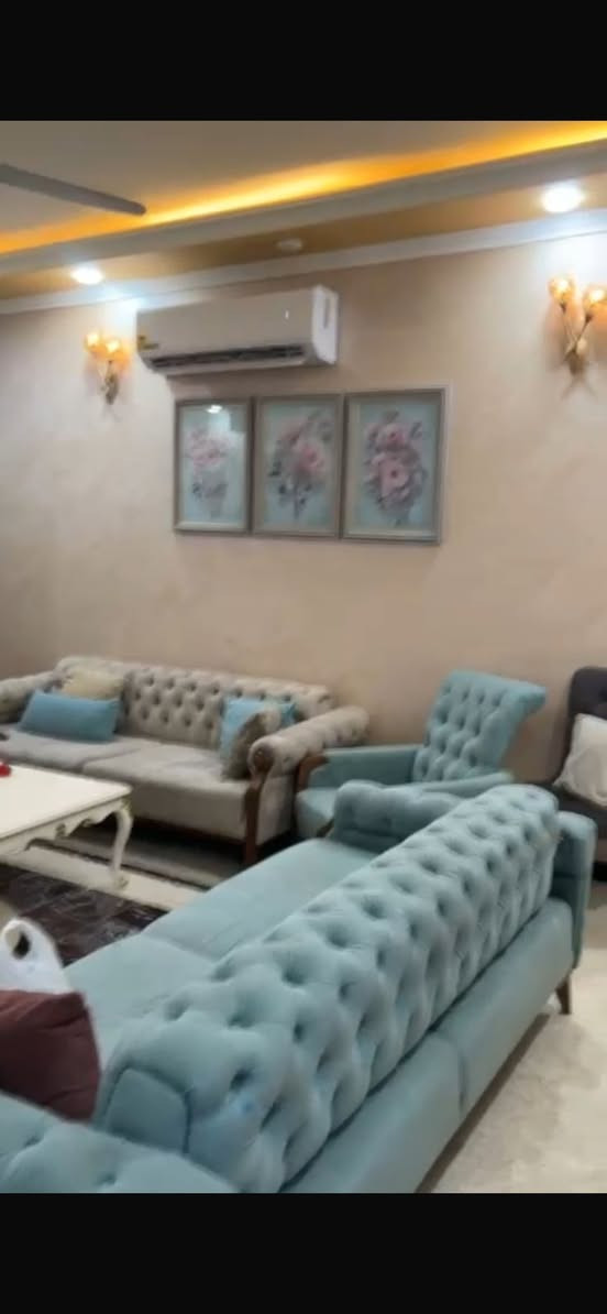 للبيع دار سكن مميز 🏦
المساحة 210م 📏 واجهة 7 * نزال 30
📍 زيونة محلة 710
يحتوي في الطابق الارضي (كراج وحديقة ومطبخ واستقبال وحولي وغرفة نوم وخدمات) اما في الطابق الاول (4 غرف نوم وخدمات)

لمزيد من الاستفسارات الاتصال على الرقم الآتي:
☎️ *********** / شركة الجوهرة 💎
او زيارة موقع الشركة الكائن في:
📍 زيونة - محلة 710 - شارع القاعة الملكية - مقابل جسر الأمانة

🔍الشركة مجازة رسمياً من غرفة تجارة بغداد - إستثمر بأمان 🔎
🫆 نعمل بالنظام الإلكتروني الجديد (منصة عقاري) 🫆
📝 نستقبل كافة طلباتكم وعروضكم وعلى مدار الساعة ⏱️
"اتصل بالجوهرة والي تريده تبشره"💎
