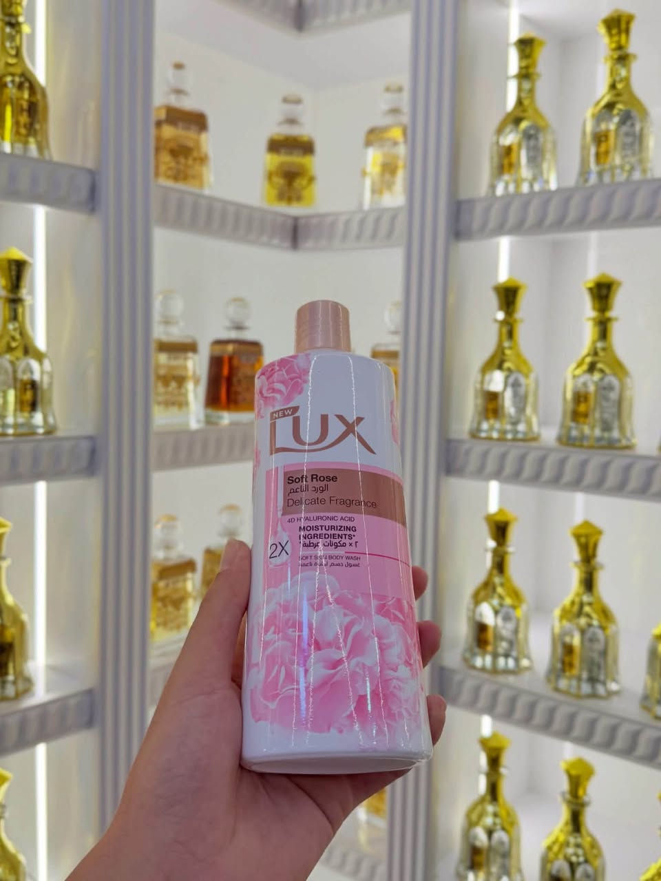 شاور جسم لوكس LUX الأصلي💯
سائل استحمام للجسم غني عن التعريف بعطره الرهيب
 الهادئ والثابت ويبقى ساعات بعد الاستحمام
🔹يتميز برائحة جملية جداً
🔹يعمل على ترطيب البشرة
🔹يعطي البشرة نعومة
🔹ينظّف الجسم بعمق

طوز خورماتو - مجاور مصور الجامعة📍
للحجز والاستفسار دايركت📬
***********
