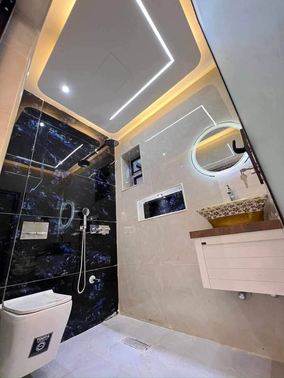 دار للبيع 100 متر 🏠 السعر 250

حي الجهاد مربع الامانه تسليم مفتاح 🔑 
 فول درحه اولى

📍مقابيل البيت سياج مدرسه عله طول الشارع 

         🫵🫵مواصفات الدار 👇👇

ارضيه بورسلين 80 في80 نانو بولش 

ديكورات صقوف صاله ومطبخ وغرفه نوم 🛌 

نضام درج بيانو 🎹 أناره 

محجر الدرج زجاج مسكرت 10 ملم 

باب قاصه بلازمه 

نضام حاكيه شاشه صوره وصوت 

جداران مطبخ وحمامات بورسلين هندي تصفير 

مدخلين ثلاث نوم 🛌 

اثنين حمام 🛁 صاله مطبخ للاستفسار الاتصال او واتساب 
‏‪***********‬‏ مكتب حمورابي للعقار
