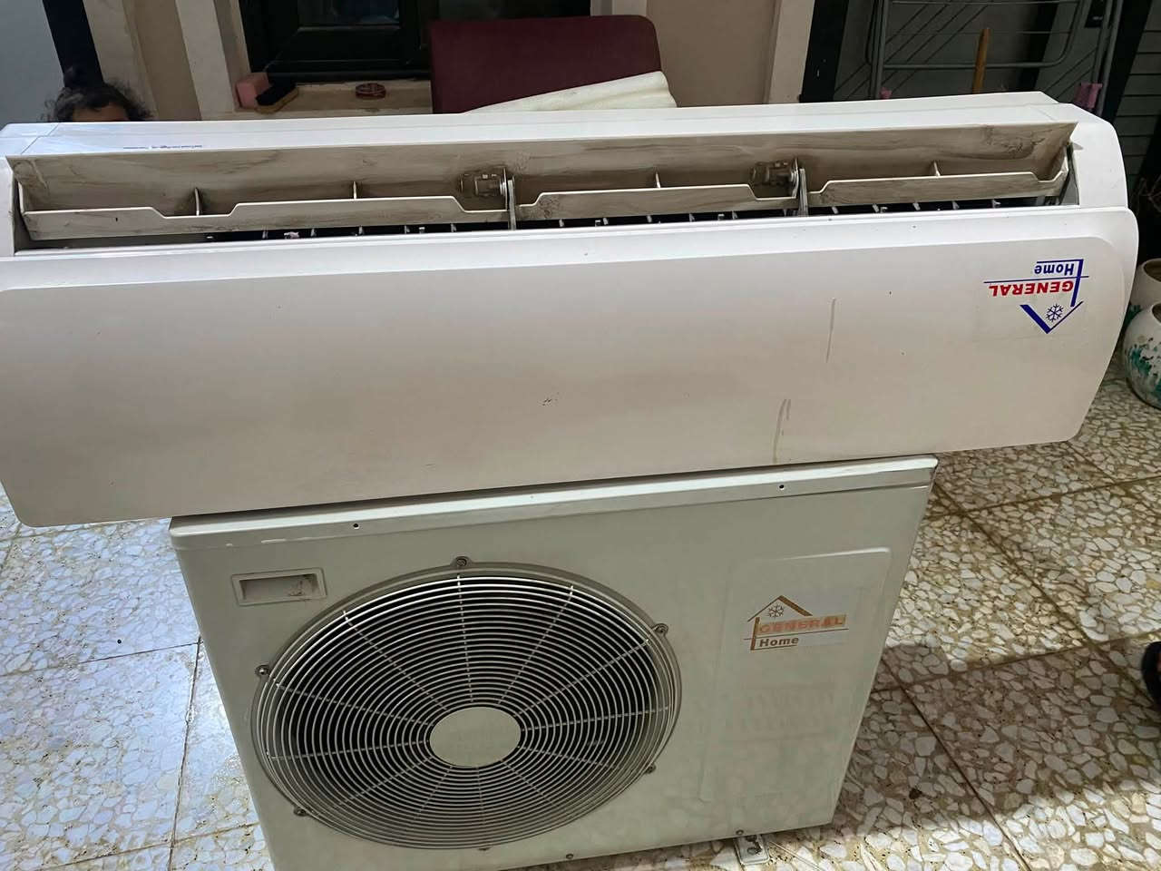 السلام عليكم
سبلت 2 طن جنرال تبريد وتدفئة كل ملحقاته موجوده فقط خلل بالقطعه الخارجيه 
السعر 250 وبي مجال
اللاتصال ***********
