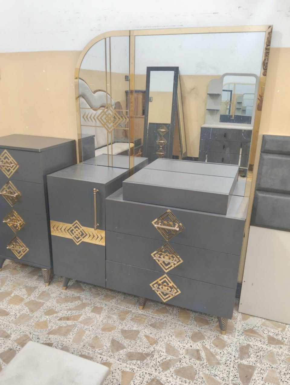 غرفة ترکية نضيفه لوك 9 قطع صبغ حراري وناره شغاله السعر 600 وبيه مجال بسيط اتصال علا الرقم //***********//***********// مكان فلوجه
