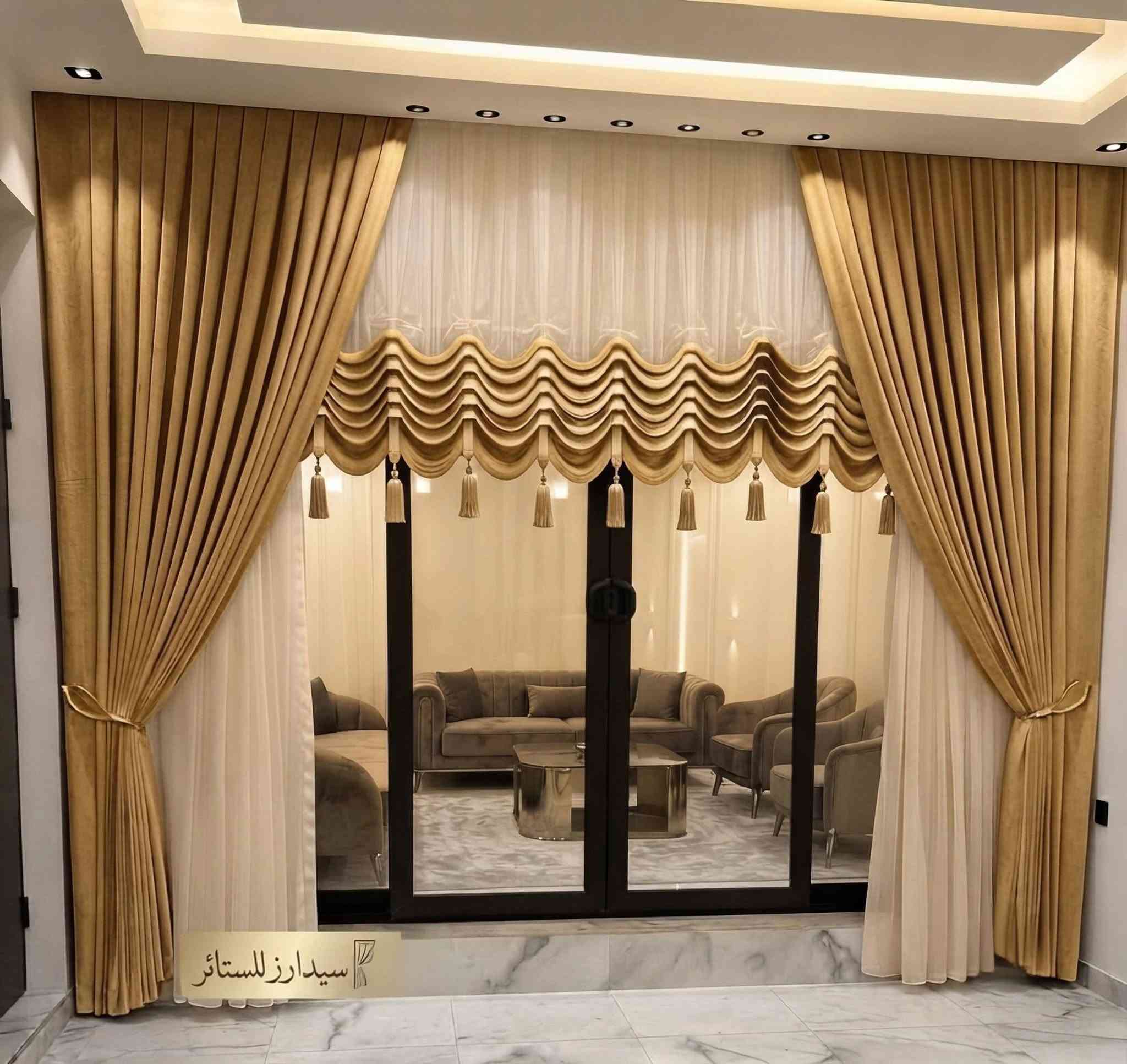 أهلاً بك❗ 
 "سيدارز للستائر" اسم يوحي بالفخامة والجودة 
​ لأن بيتك يستحق اللمسة المثالية... ✨
🧶 الستائر ليست مجرد قطعة قماش تغطي النوافذ، بل هي الروح التي تمنح منزلك الدفء والفخامة♦️ 
في سيدارز للستائر، نجمع لك بين أحدث الصيحات العالمية وأجود أنواع الأقمشة لنصنع لوحة فنية في كل غرفة.
​تشكيلة واسعة تناسب❗
♦️ المجالس، غرف النوم، والمكاتب♦️ 
​تصاميم مخصصة (مودرن، كلاسيك، وستائر رول/بلاك آوت)! 
♦️ ​دقة في التنفيذ والتركيب بأيدي محترفين! 

​🏡 سيدارز للستائر... نغير إطلالة منزلك، ونرسم تفاصيل فخامتك.
تواصل معنا الآن لمعاينة الكتالوج واختيار ما يناسب ذوقك!
📞 [*********** ] 
📍 [كراده داخل ارخيته ]
#سيدارزللستائر
#ديكورات_راقيه
#تصميم_داخلي
#كراده_داخل_ارخيته

نص مكتوب في الصور:
- ***********
- سيدار للستائر