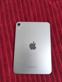 ايباد Mini7 للبيع  ذاكره 128 بطاريه 96 مشحون 141 مره نظافه 100% مع كام...