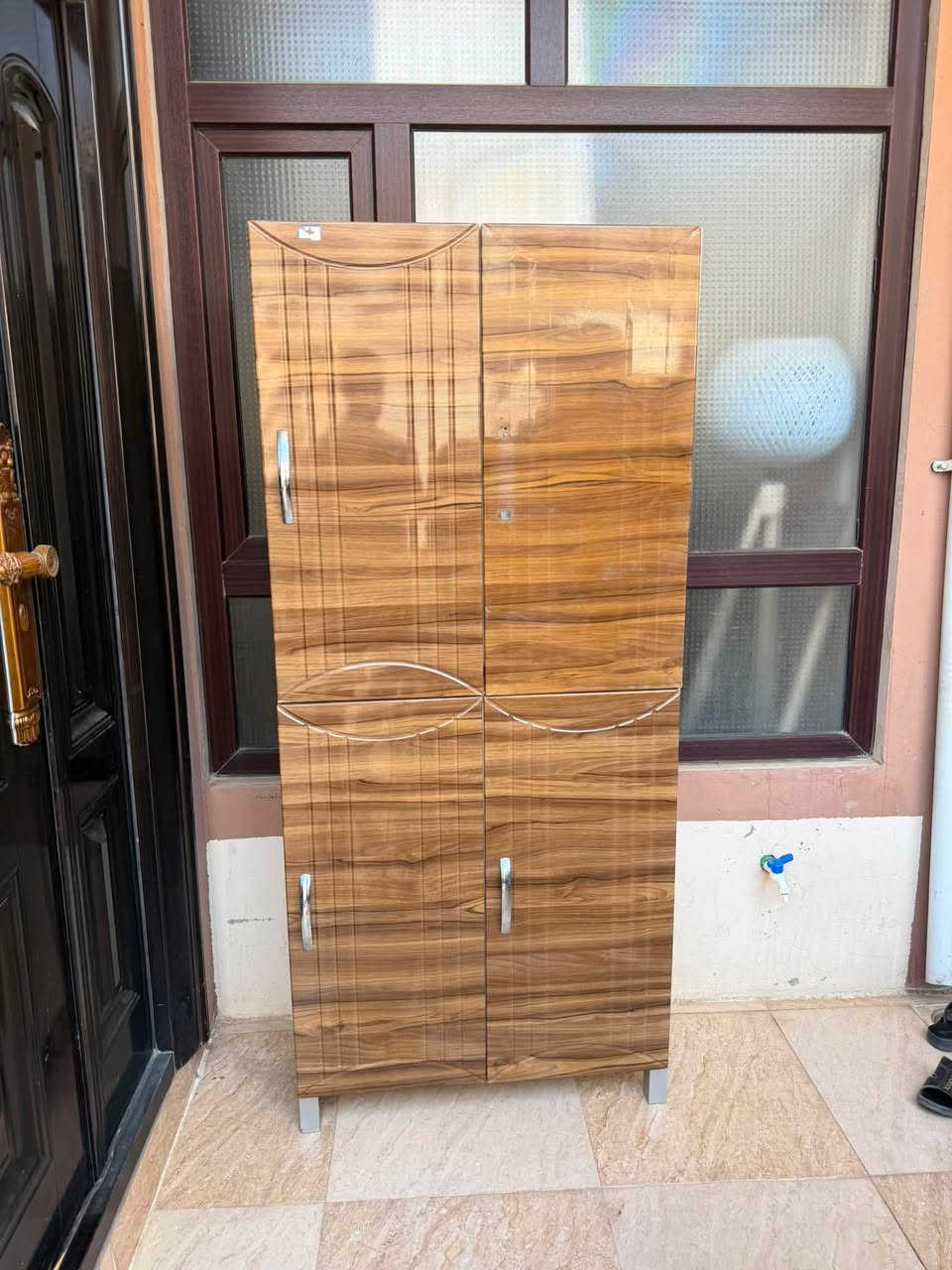 موبەریدە ئاسنەکە دوو سورعەیە و  بی عەیبە ٣٥هەزار
موبەریدەی پلاستیک ٣سوريە دەم لەسەر ٧٥قفل
دۆلابەکە ٣٥هەزار ٤تاکە 
هەمووی نرخی کۆتاییە مەلی نرخ
هەرجیتیش هەیە لیو ئەکرم ***********

