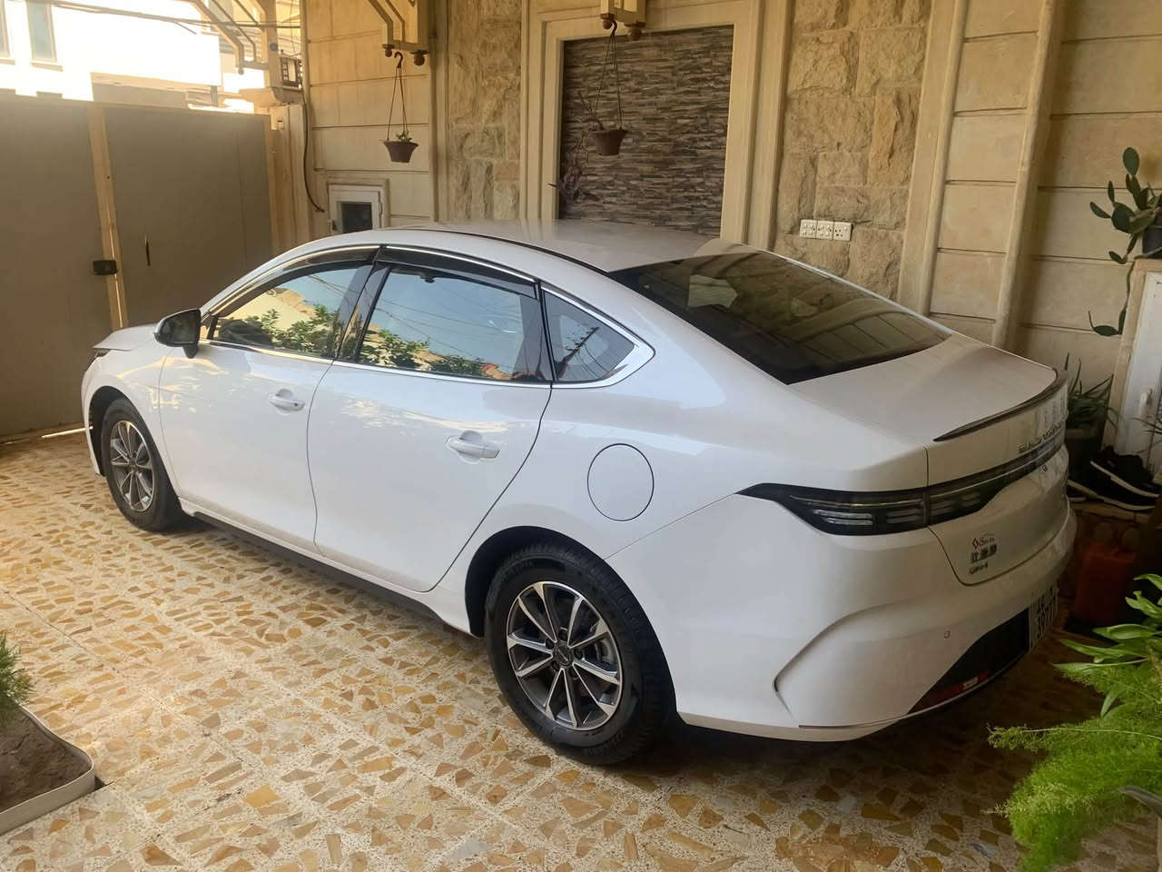 اBYD ديستروير 05 موديل 2025 💥🚘
سيارة الفخامة ⚜️، الأداء ⚡، والتكنولوجيا الذكية 🤖 تجربة قيادة ما تنسي! 😍
 اللون الابيض عداد الكيلو متر الكلي 18 الف
مرقم كامل برقم مميز بوضع الزيرو

✨ أهم المواصفات:

🔹 محرك 1.5 لتر (بنزين + كهرباء) يعطيك قوة مع توفير مذهل بالوقود ⛽⚡
🔹 مدى كهربائي يوصل ل 55 كم بالشحن الكامل 🔋
🔹 نظام DM-i الذكي لتبديل السلس بين البنزين والكهرباء 🚀
🔹 شاشة وسطية قابلة للدوران 🎛️
🔹 عدادات رقمية بالكامل 🔥
🔹 مقاعد جلد فاخرة بتصميم رياضي 🖤
🔹 كاميرا خلفية + أنظمة أمان .. السعر النهائي 138 للاستفسار ***********
