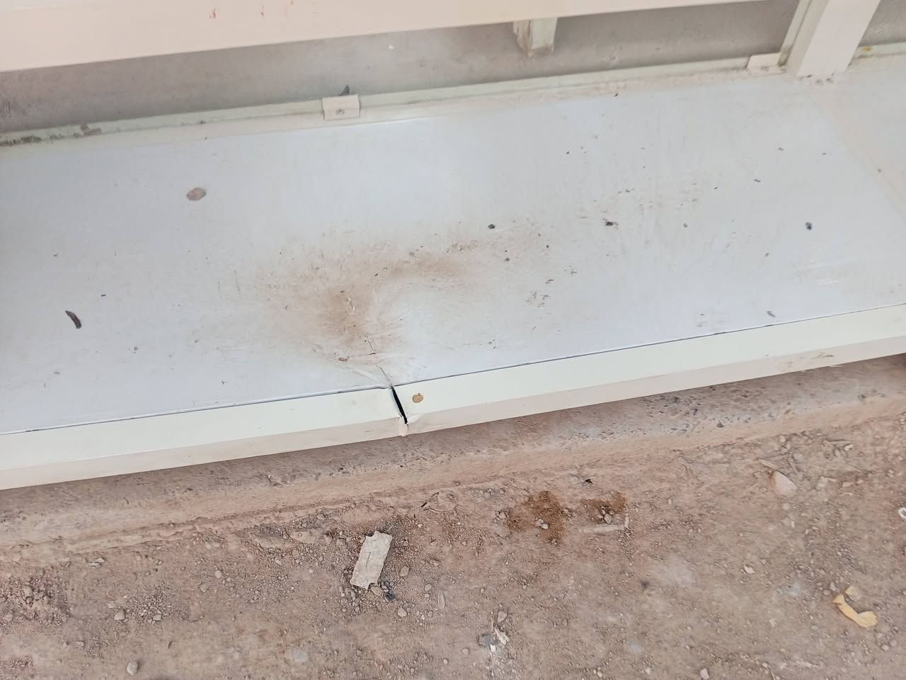 باترينا المنيوم مرتبه نضيفه
وحده طوله مترين ونص
وحده مترين 
مكاني اديالى قضاء الخالص حي العصري 
***********
