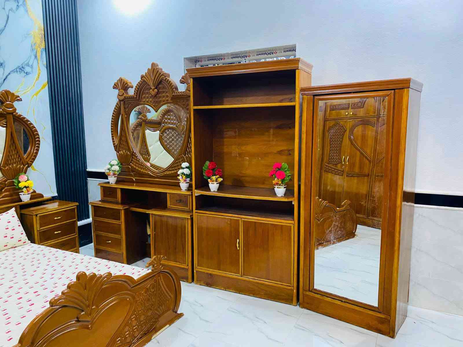 سلام عليكم يوجد غرفه نوم عراقي خشب عراقي حطاطه درجه اولى للتواصل *********** متوفر واتساب
