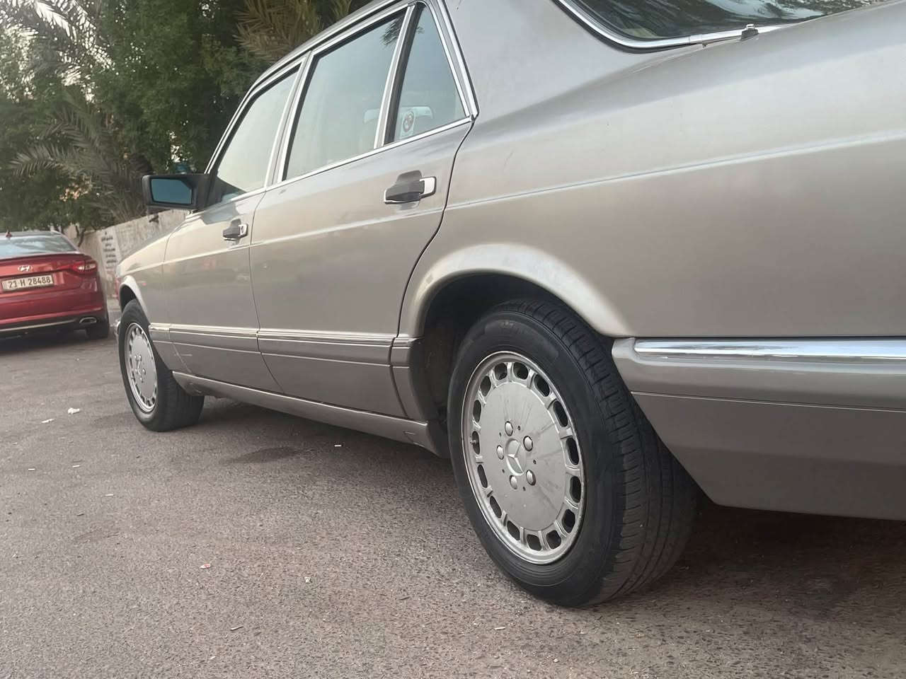 بسم الله الرحمن الرحيم 🤍
من رخصة الأدمن المحترم

🚘 مرسيدس جامبو SEL 300 للبيع

📌 الموديل: 1991
📌 السنوية والتكمة: أصلي 91
📌 الأرقام: دولية
📌 السنوية: لحد 2031
📌 الممشى: 77 ألف كم حقيقي

🔥 السيارة جديدة وبلادية، أكرر جديدة وبلادية
كانت منفيس ومكفولة من القص واللحيم.

✨ المواصفات:
• غرفة جلد
• جامات كهرباء
• كشنات كهرباء
• أريل كهرباء
• سلايد روف
• دبل مروحة راديتر
• مسجل وراديو بلادي شركة
• تحكم سرعة
• تبريد بيانو ثلج والله ❄️
• كلشي بيها بلادي وأصلي

😍 السيارة مرتبة وتحفة ونصبة تخبل، ونظافتها تبين من أول نظرة.

💰 السعر: 150$ وبيها مجال بسيط
  اعادة 
النشر بسبب الوعود الكااااذبه 
📍 مكان السيارة: بغداد

📞 الهاتف: ***********
