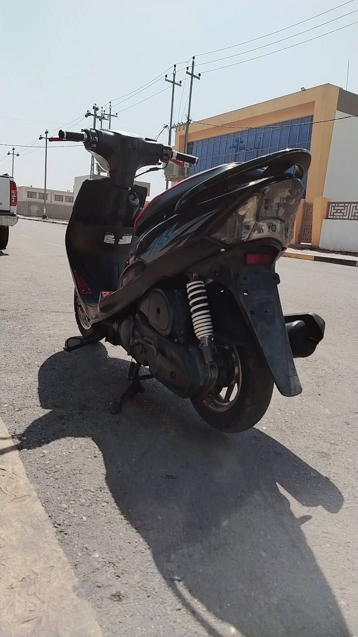 ماكس عدله البيع دراجه خير من الله برغي ممفتوح بيه مكينه مامفتوحه كهربائياتها كامله سلف هندر شغاله وياها كفرات اصليه مختمات وكفرات تجاريه وياها وياله نجمه ويالاته لاصليه  شلعه ومعدل سعر 850 وبيه مجال مكانه كوت الشهداء لاستفسار *********** متواجد خاص
