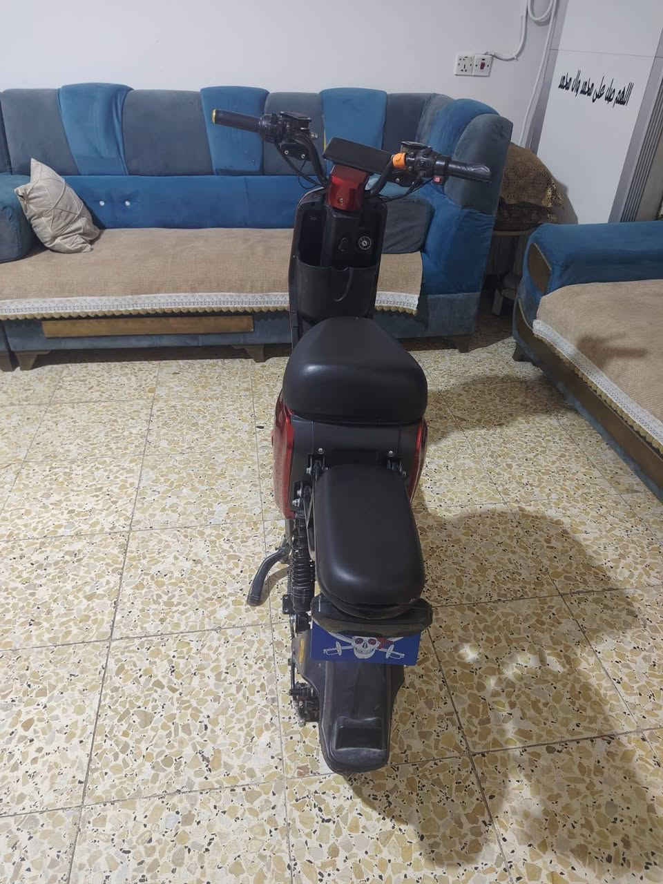 السلام عليكم دراجه شحن R9 دراجه نضيفه مال بيت ما متعوبه بيها 5 بطاريات شحن الدراجه مكفوله تأخذها وبالك مرتاح كلشي ما تصرف عليها اشاير شغالات لايت كله جديد السعر 350 ألف موديل 2026 بعدها جديده ***********
