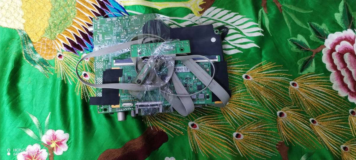 سلام عليكم كرتات شاشه بلازمه هاي سوني ويلجي ودنكه هنا ولدات قيم بمايرضاالله بغداد مدينه الصدر ***********

نص مكتوب في الصور:
- HONOR X9a 64MP Triple Camera
- O HONOR 64MP TRIPLE CAMERA
- HONOR X9a
- 64MP Triple Camera
- O HONOR X9a