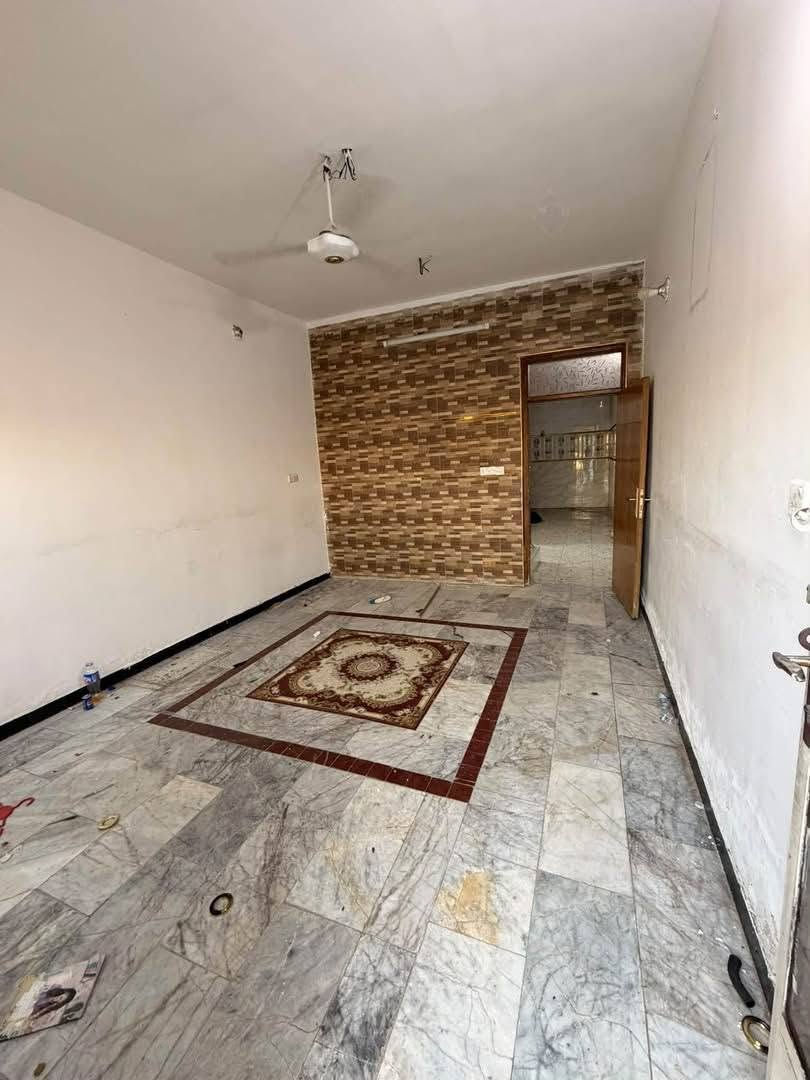 يتوفر بيت سكني بحالة ممتازة وجاهز للسكن.

​المحتويات: غرفتين نوم + مطبخ + صحيات متكاملة.

​الموقع: شارع النخل
​السعر: 650
​للتواصل والاستفسار: ***********
