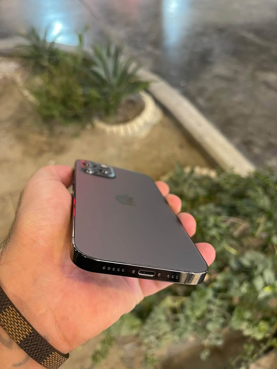 ايفون ١١ ١٢٨ • ايفون ١٢ برو • بطارية ٩٦