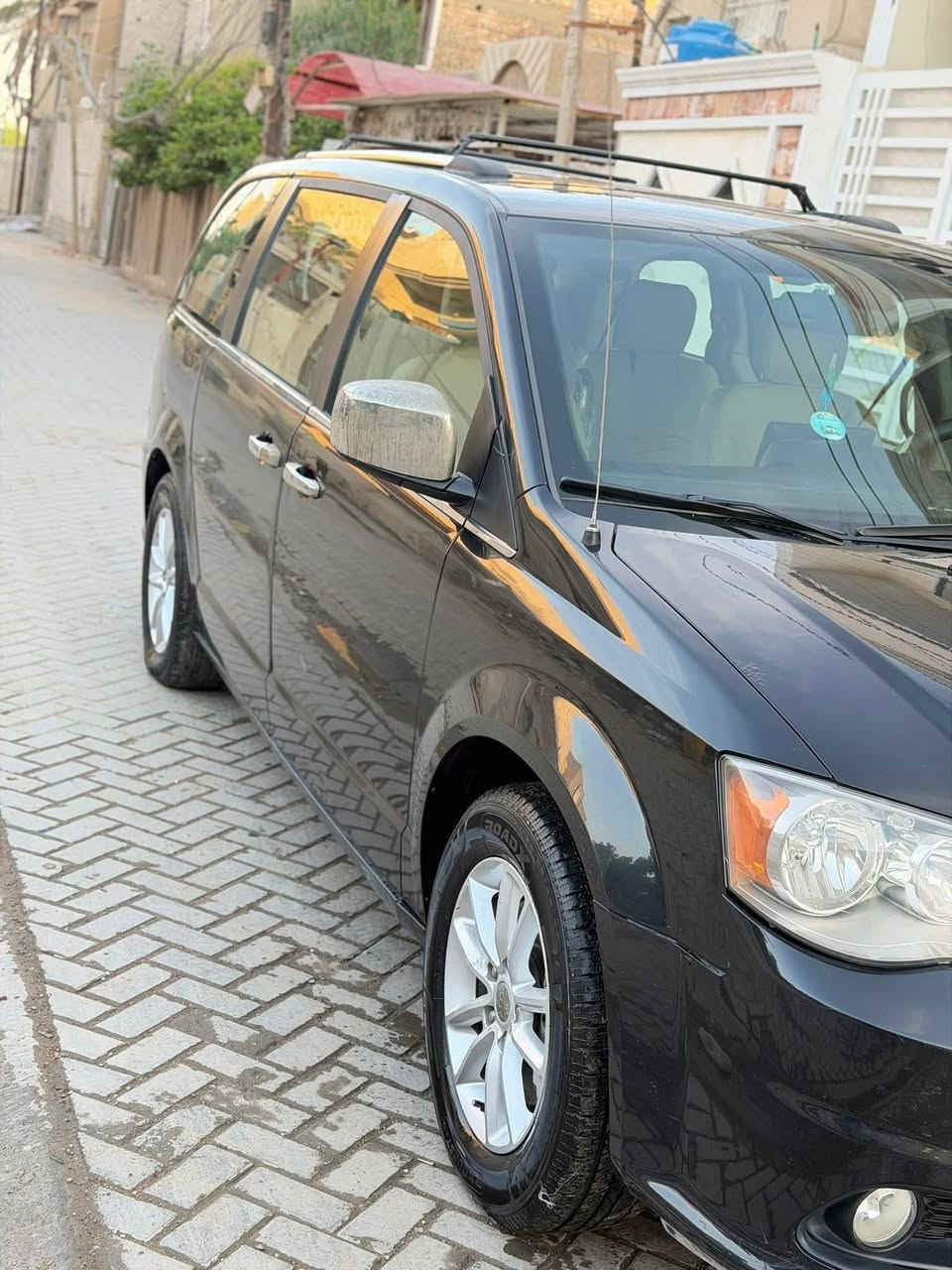 السلام عليكم
دوج كرفان 2018 sxt 
ماشيه 85 الف ميل
سياره نظيفه 3 قطع تبريد 
تايرات ينرادلهن تبديل
رقم بغداد 
بيبان خلفيه كهرباء و صندوق كهرباء
جام 6 كهرباء 
تشغيل عن بعد 
تحكمات استيرن
سياره غنيه عن التعريف 
السونار مرفق ويه المنشور
الله شاهد السياره مركونه ومطالعين بيها مال بيت
ملاحظة البنيد مفتوح بدون معرفة السبب الرئيسي طخه ممطخوخه من الامام وحادثها تبديل باب السلايت خلف السكن وقليل بصف الباب والباقي كله سليم الافضل تجي تشوف افضل من الصور
السعر 165 وبيها مجال
***********
