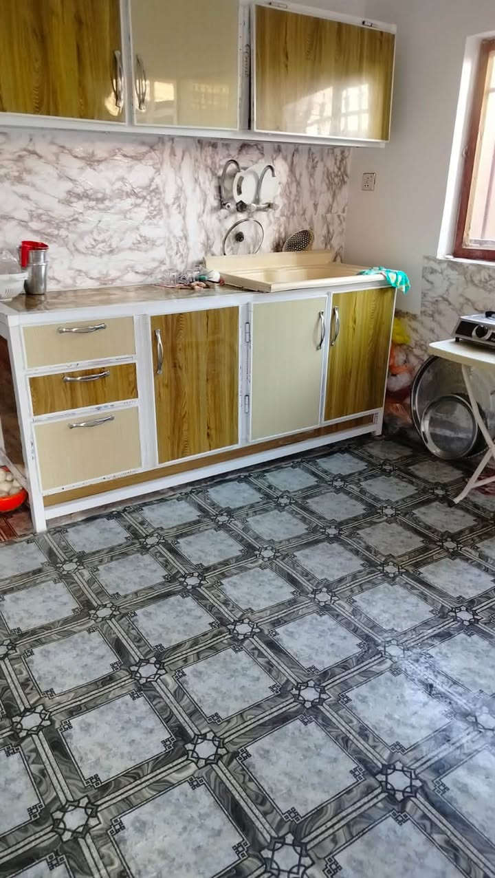 بيت للايجار نظيف بمجمع الروان
يحتوي على غرفة وصالة ومطبخ وصحيات

ايجاره مناسب

للاستفسار اكثر الاتصال على الرقم او مراسلة واتساب ***********
