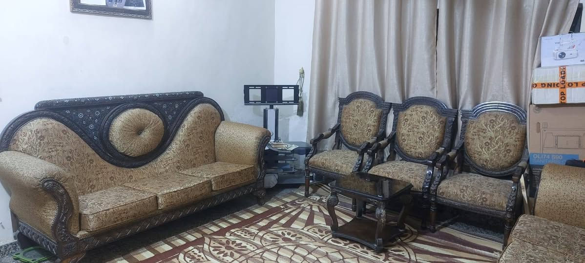 السلام عليكم   مكلف بالنشر  اخوان تخم للبيع قنفتين و اربع كراسي وسيت طبلات وكوشات تخم نظيف جدا اني دوشمجي والتخم مال ولد صاحبي كلفني ابيعة نظافتة 75٪  تخم مامتعوب يعني تاخذة وتنصبة بدون تصليح  السعر 700  مكانة بالامين الثانية  قرب مركز الشرطة للاستفسار  اكثر اتصال  *********** 
ملاحظة احيانا مامتواجد واتساب اكون خارج الشبكة
