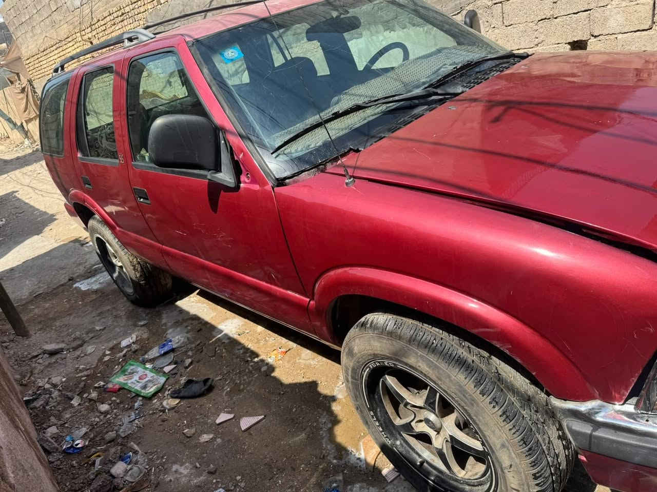 سلام عليكم سياره جيمي امريكي 1995 سياره كلش نضيفه الكشر كير ومكينه جدد شادهن تحويل ثاني يوم الرقم انكليزي الجديد كبل احول ما عليه اي غرامه بس يرادله برمجه الايسي السعر 30 وبيه مجال للشراي رقمي *********** موجود واتس
