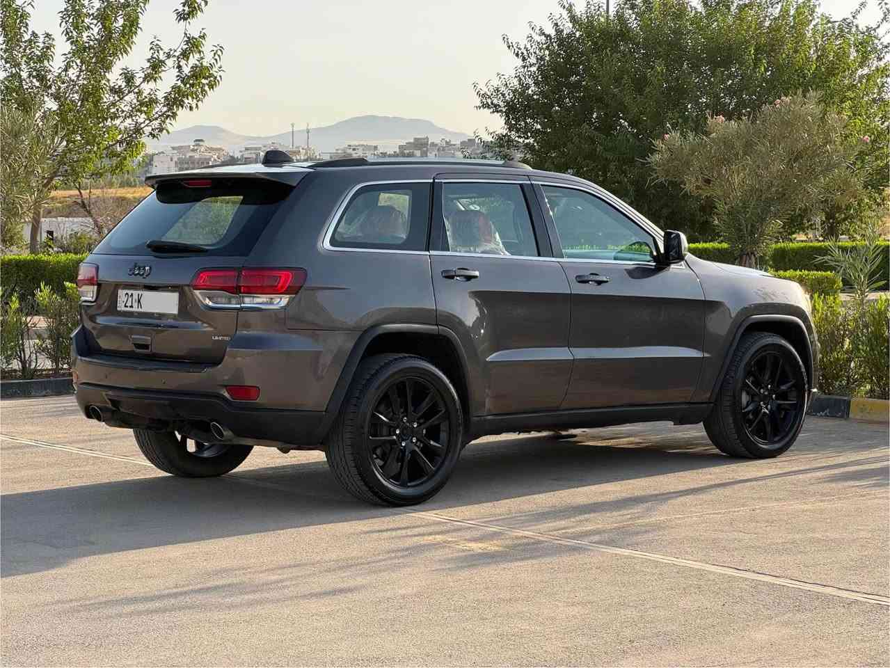 كوردی / عربی 
‎بسم الله الرحمن الرحيم

Jeep LARIDO 2017 black top 4X4

تەنها بۆ فرۆشتنە ئاڵوگۆڕ ناکەم
سەیارەیەکی مناسب  و بێ کێشە 
مەکینە ٦ پستۆن ی ٨ گێڕ  و دەبڵ ئەکسل
گێڕ و مەکینە و تەبرید و کارەبایی بە شەرت
پێشو دوای تازە داگیراوە و چوار تایەی تازەی لە ژێرایە
سەنەوی بەسەرچوە و بە ناوی خۆمەوەیە 
136هەزار میل ڕۆیشتوە 

نرخ 💵(( 165 ))💵 وەرەقە و معامەلە 

مواسەفات : 
بەصمە و شاشە و کامێرا و پلاجکتۆر 
کوشن جلد پرتەقاڵی و کارەبا 
مۆدی سپۆرت و ئیکۆ و نۆرماڵ 
سوکان جلد و ڤۆلیۆم و گێڕی سپۆرت

1C4RJFAG3HC909007 رەقەم شاصی

 لای سەکنی بۆیاخە کەمێک ناو دەرگای دواوەی گرتوە 
٢چاڵی هەیە و  پشت و پێشی کەپسە 

ڤیدیۆی کاملی سەیارەکەم لایە کڕیار داوا بکات

📍شوێن سلێمانی 

***********☎️
ڤایبەر و واتسئاپی لەسەرە 
—————————————————-
للبيع فقط 
جيب لاريدو موديل ٢٠١٧ بلاك توب 4X4
سيارة عمليه و جاهزة و سعر مناسب 
محرك ٦ سلندر و گير ٨ نمر و فور ويل
گير و محرك و تبريد و تحويل و غرامة بشرط 
سنوي ساقط و باسمي تحويل مباشر
ماشي ١٣٦ الف ميل

سعر 💵(( ١٦٥ )) 💵ورقة و بيها مجال بسيط 

مواصفات لاريدو معروف
بصمة و شاشة و كاميرا و حساس
كشن جلد و اللون برتقاليه و كهربائي 
ستيرن جلد و فوليوم و گير سبورت
نضام سبورت و ايكو و نورمال

رقم شاصي: 1C4RJFAG3HC909007

سيارة بجم امامی و خلفی کبس
 بيها صفحة سكن صبغ و شبر  داخل باب 
و بيها ٢ رسعة  عندي فيديو كامل سيارة شراي آطلب 

📍مكان : سليمانيه 

***********☎️
فايبر و واتساب موجود السليمانية, العراق
