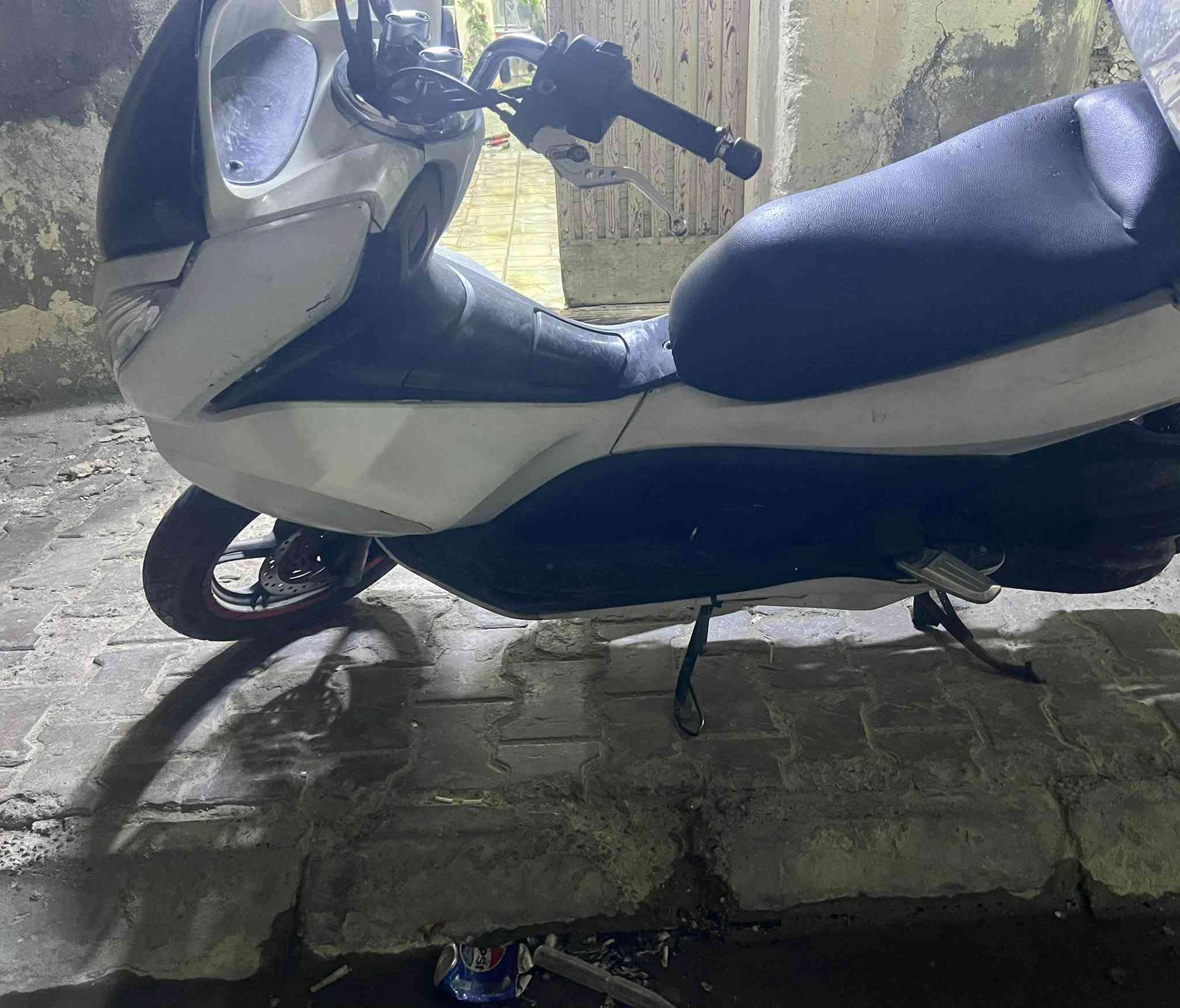 سلام عليكم
Pcx جيل اول

بيهة ملاحظات بلكفرات فقط شلعة 
ومعدل فول ادامة كلجات وقايش جديد
تخم تغيرات جدد
صالنصة رياضي ياباني 
تجي تفحص وتتوكل 
مكاني بغداد باب الشيخ
تجي تفحص وتروح
***********
