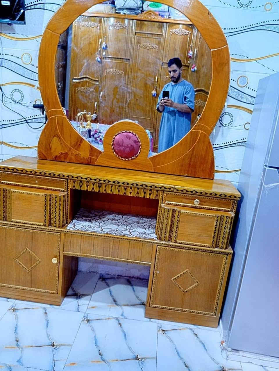 سلام عليكم غرفة اخشاب صاج أخت الجديد مامستخدم هواي للبيع السعر خاص لو تصال *********** بخدمتكم اني كربلا حي النوار
