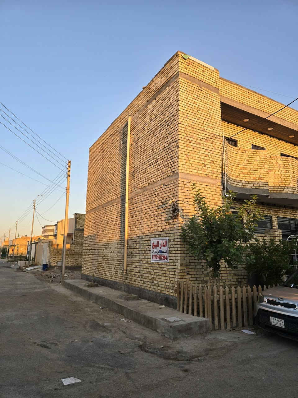 السلام عليكم بيت للبيع 100م مربع ركن طابقين كامل بناء حديث تقريبا سنه    المكان حجي حسن الثانيه جهة الجمعيات  للاستفسار اكثر الاتصال  ***********
