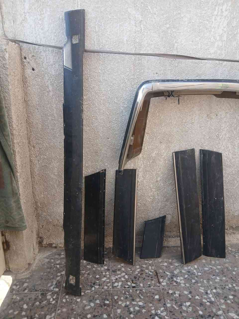 دعايه خلفيه مارسدس جامبوا وارد نظيفه جدا والدعاميه الثانيه هم خلفيه تعبانه مال تفصيخ نقص بيه النيكل الطويله وبراكيت كاش نضيف وليه كسر مثل ما وضح بالصوره وعندي ترايش بيبان الخلفيه باب طويله والاماميه باب قصيره للبع الي يحتاج يختبرني واني بالخدمه م *********** بغداد
