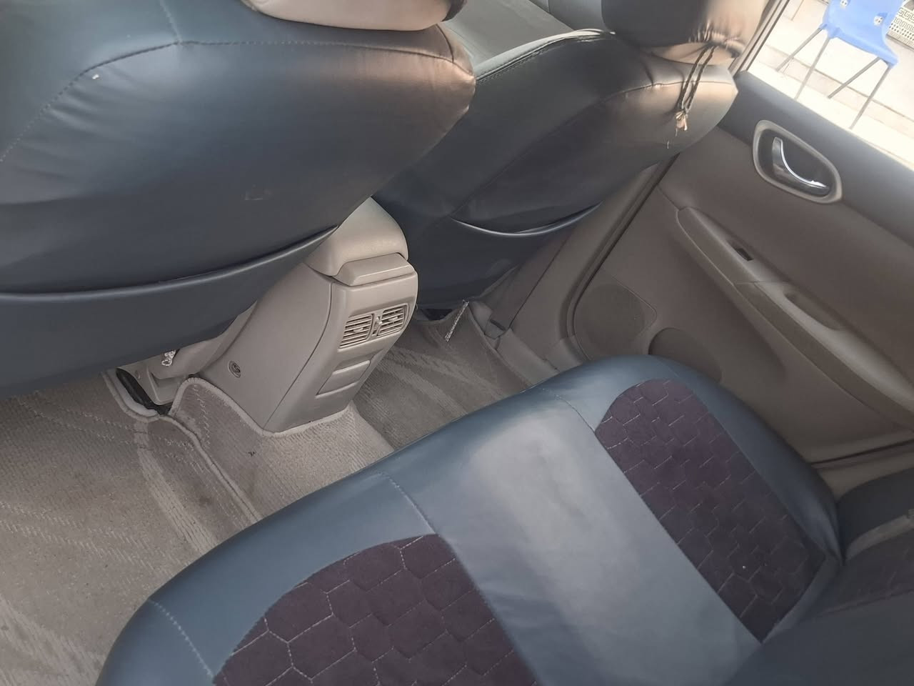 السلام عليكم
سيارة نيسان سنترا خليجي ياباني موديل ٢٠١٦ رقمها حلوه
سيارة بيها بس بنيد فقط طاير مرجعينه بارد سعرها ١١٠ 
***********
