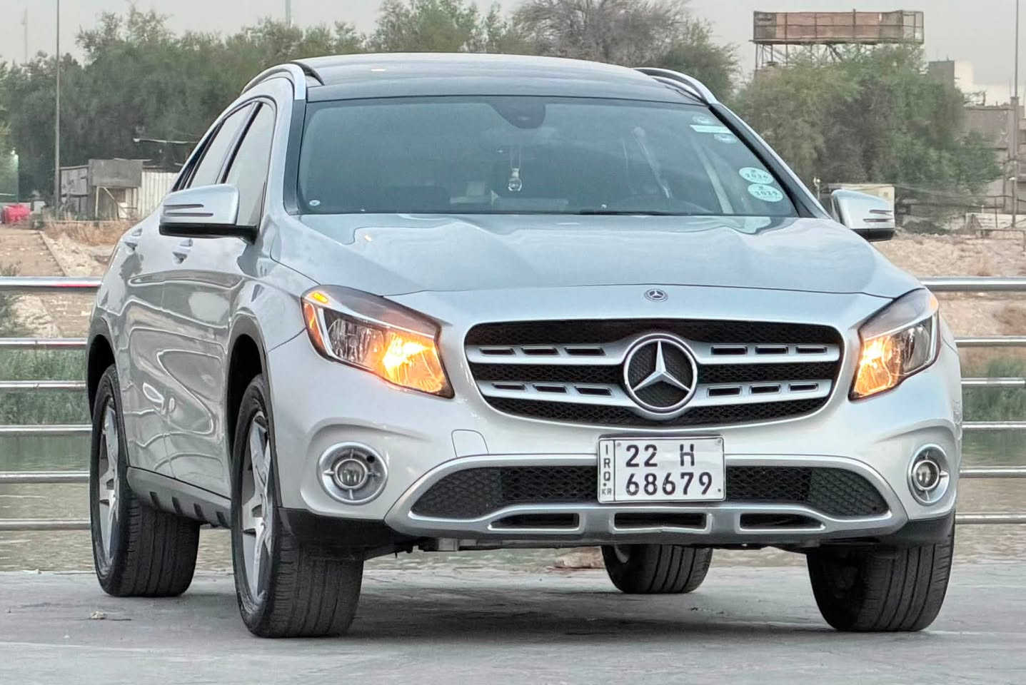السلام عليكم

مرسيدس GLA 250 4MATIC 🚘✨
موديل 2018 
فول مواصفات — 4MATIC
رقم أربيل تحويل او وكالة مصمون 

المواصفات:
• محرك 2000 
• 4MATIC
• بانوراما
• داخل جلد أسود
• كراسي كهرباء مع ميموري
• شاشة وسطية
• تحكم ستيرن
• كروز كنترول
• حساسات
• لايت LED
• تشغيل بصمة
• بصمة أبواب
• تكييف أوتوماتيك
• أوتو هولد
• مانع انزلاق وثبات إلكتروني
•ويل كب مرسيدس أصلية
•قطعتين تبريد 
٠اشاير مري 
• دبل صالنصة
• مواصفات وأنظمة أمان مرسيدس

سيارة أنيقة ونظيفة، GLA 250 4MATIC وبمواصفات مميزة جداً.

📍 الكاظمية – شارع أكد

📞 للتواصل والاستفسار:
*********** 
*********** 
السعر 138 وبيها مجال
