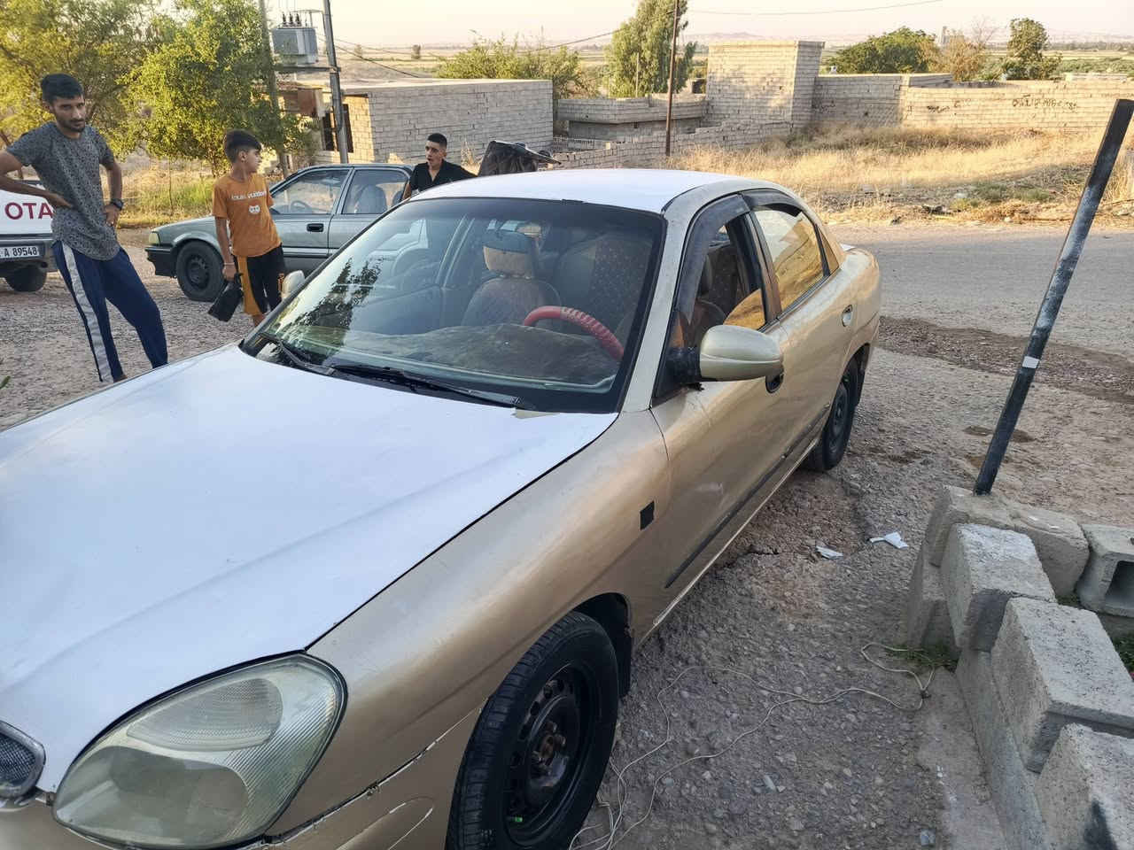 السلام عليكم دايو نوبيرا موديل 2000 رقم ديالى السنويه لل 30 محوره كير ومحرك  يارس التبريد بس يحتاج ربط الجديد تخم تاير جواها باتري جديد شاشه سستم سماعت عليها صدر جديد كامل ثاني يوم التحويل عنواني ديالى خانقين السعر 35 و بيها مجال مراوس هم يرهم حسب القناعه 
وهاذا رقمي ***********
