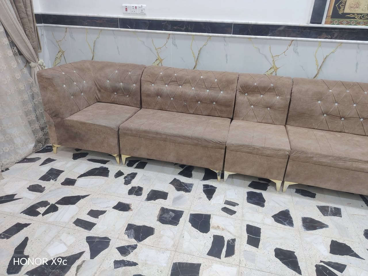 السلام عليكم تخم البيع
سبع مقاعد نضيف واي ضرر مابي العنوان 

بغداد المشتل السعر 125 وبي مجال 

الرقم *********** تصل وتدلل
