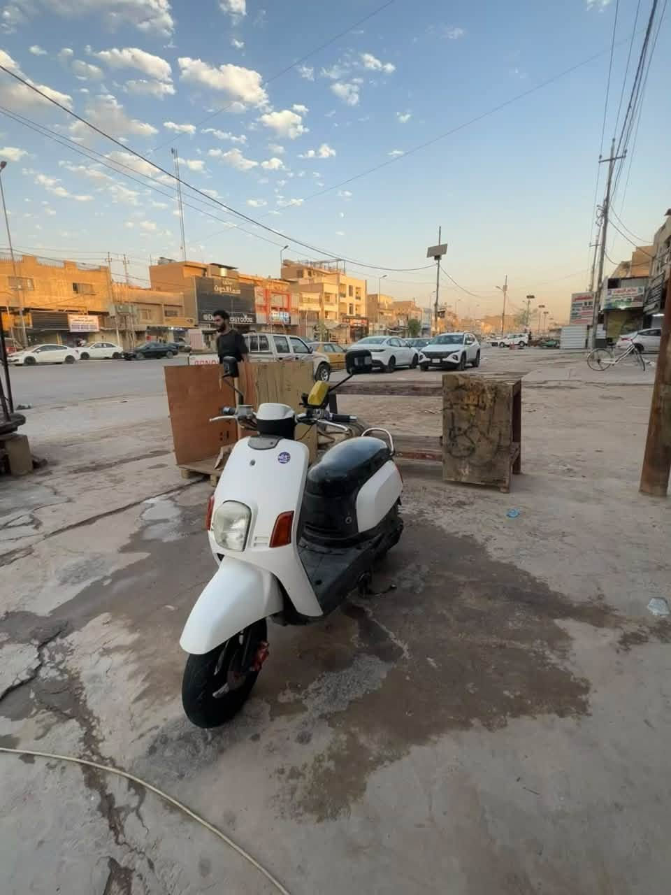 ماكس بوليس كابريتر الدرجه نضيفه كلش
شلعه معدل ١٠٠
اوراق منفيس مكاتبه كامله 
الدرجه بس كور مفتوح لل امانه 
الدراجه لا تنقيص لا تبخير 
لد زنون و الشاير زنون 
دهني كله امزويل 
تايرات نضيفه 
بركات بل بكان 
 عنواني بغداد الدوره شارع ٦٠
السعر ٧٥٠
***********
