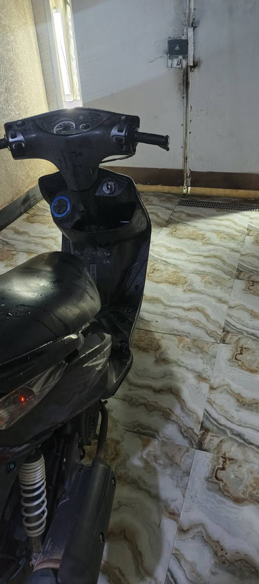 السلام عليكم للبيع او للمراوس بماكس عدلة دراجة ثعلبGTR  140 دراجة تخبل شلعه ومعدل مامفتوحه نظيفه كامله مكمله  السعر 600 وبيها مجال حگ الطيبين مكاني مغربة متواجد خاص وواتس *********** .
