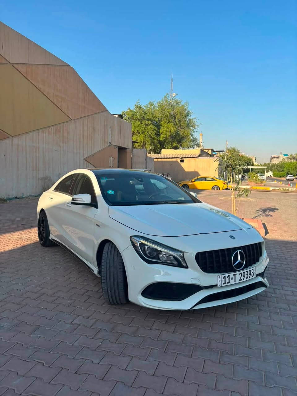 CLA250 2018
قطعة نادرة ومميزة 
Full AMG kit
مواصفات المارسيدس المعروفة
رادارات 
نقاط عمياء 
بانوراما 
تدفئة مقاعد 
خزن مقاعد 
اربع انظمة قيادة 
انارة داخلية لد بلادي
دخول ذكي 
لايتات داينمك
السيارة داخلة سيرفس كامل 100% ومصروف عليها 
وبعد هواية مواصفات بيها جناية المارسيدس يعرفوها 
ملاحظة/ السيارة موديل 2018 يعني الفيس لفت الجديد 
شاشة كبيرة 
لايتات لد 
بك لايت ايضاً لد 
رقم الشاصي مرفق مع الصور 
حادثها بسيط جداً من امريكا بس بالكصة مال البنيد 
السعر 17,800$ السيارة جديدة 
السعر قابل للتفاوض شي بسيط 
لاتنسه اللون بهالنظافه شي نادر لان ماكو ابيض 
ومقدما بالعافيه علئ اللي تصير من نصيبه 
كت ال AMG مستورد من الامارات وانشد  بالعراق
مكان السياره بغداد اليرموك 
للتواصل: 
***********

