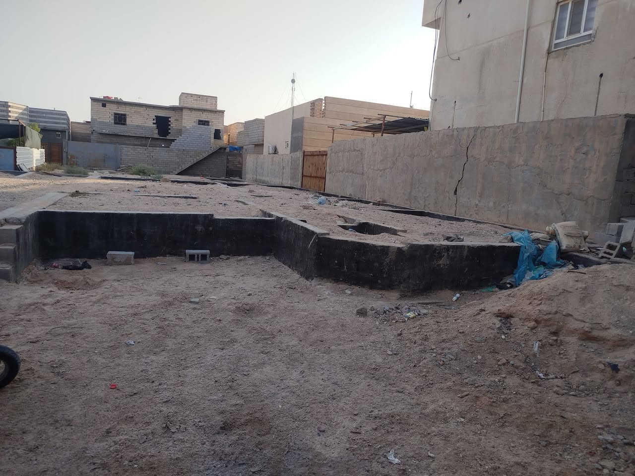 قطعه للبيع    260متر
بيها بتلوين كل بتلو 130 متر 
عنوان القطعه كوت ثويني شارع العكروركه 
ثاني فرع 
السعر 65 مليون

***********
