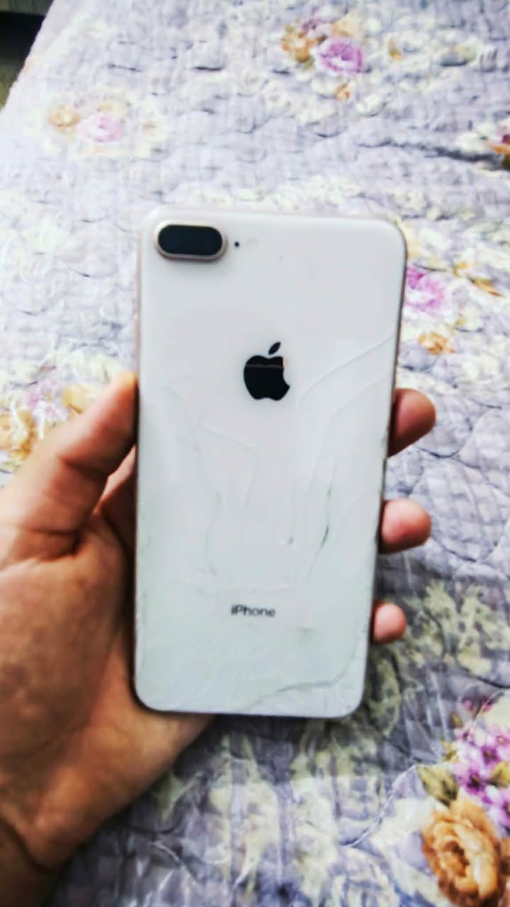 آيفون ٨ بلس • ٦٤ • بطارية ١٠٠