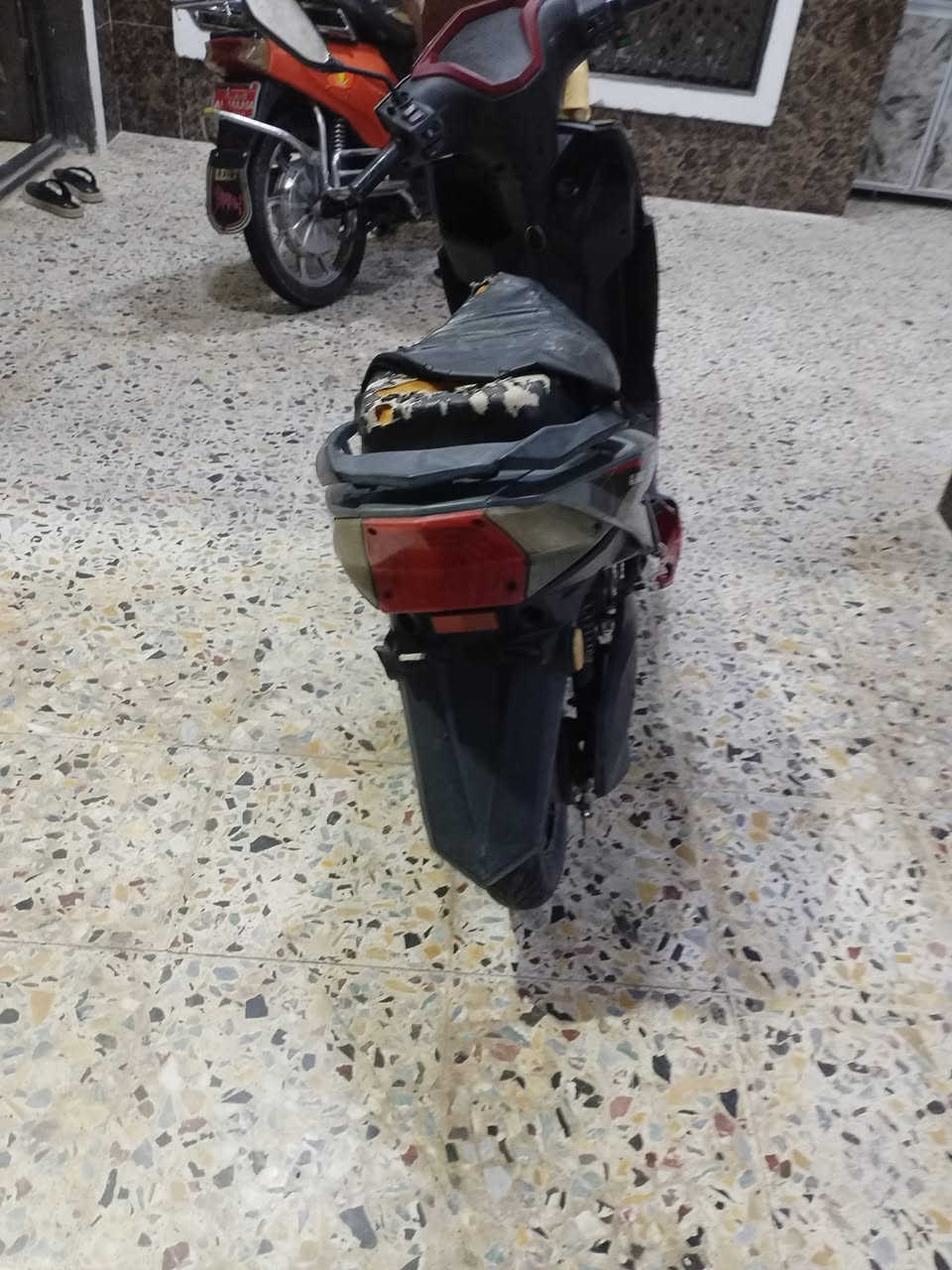 دراجه سكنس لد دراجه كامله مكمله مانقصه شي فقط بطاريات ست بطاريات الدراجه شغاله ميعوزه شي اشاير هورن بك لايت بس نقصها بطاريات السعر 175 وبيها مجال حك الجيه رقم الهاتف *********** العنوان الفلوجه قرب صناعه الجولان
