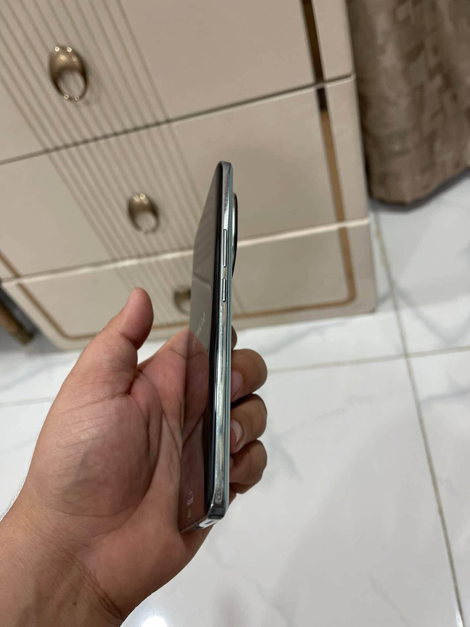 السلام عليكم هونر ٢٠٠ برو للبيع ذاكرة ٥١٢ عشوائية ١٢ كامل ملحقات الجهاز استخدام ثانوي مع كفرات عدد ٣ سعر الجهاز ٣٥٠ قفل مكاني بغداد المنصور 
***********
***********
