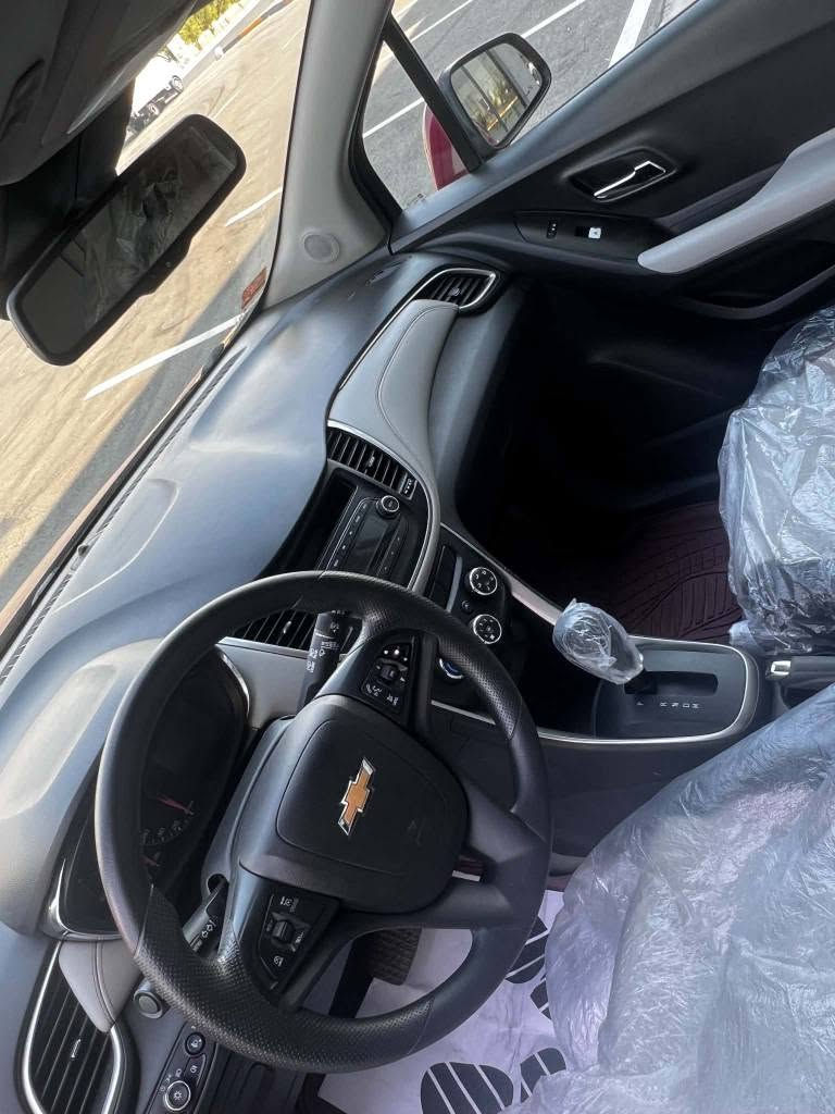 جۆر: شۆفرلێت تراکس (Chevrolet Trax)
​مۆدێل: 2018
​مواستفات: LT (فۆڵ مواسەفات)
​دۆخی بۆیاخ: کلین تایتڵ، بێ بۆیاخ
​مەکینە و گێڕ: بەشەرت، نەکراوەتەوە
​شوێن: هەولێر
​نرخ و پەیوەندی:
​نرخ: 83 وەرەقە ($8,300) - کەمێک مەجالی تێدایە
​ژمارەی پەیوەندی (واتساپ): *********** أربيل, العراق
