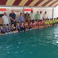 دورة سباحة سريعة • شهادات تخرج • مسبح أكاديمية بلد
