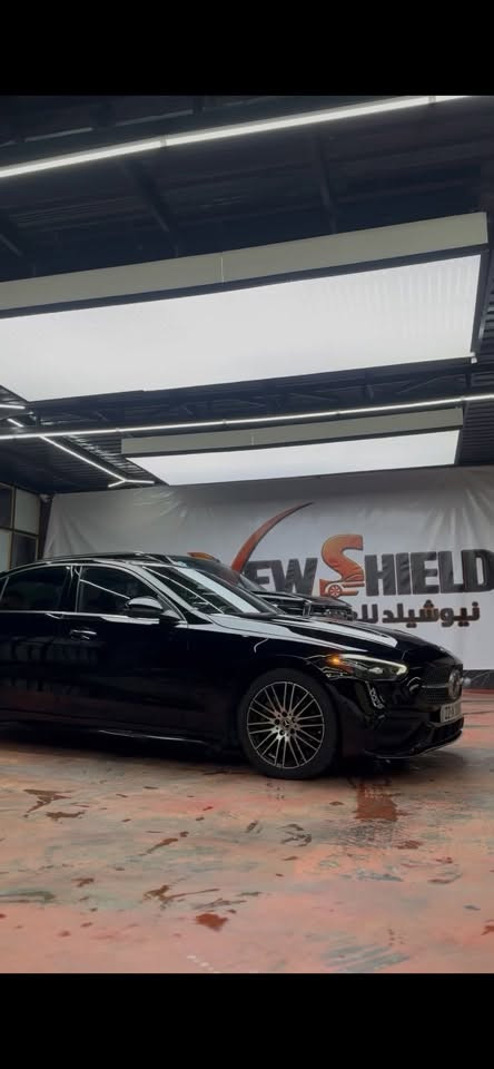 مرسيدس C-Class (C300 2024) | 🖤🔥
ماشية 35 الف مايل 
✨ المواصفات:
📤داتا شو كبير 
 • ⚙️ محرك 4 سلندر تيربو 2000
 • 🏎️ كير أوتوماتيك 9 سرعات + شفتات ستيرن
 • 🛋️ كراسي كهربائية مع تدفئة ومساج
 • 🌅 بانوراما + إنارة داخلية 64 لون
 • 📸 كاميرات 360° وحساسات أمامية/خلفية/جانبية
 • 🔊 نظام صوت Burmester عدد 15 سماعة
 • 🅿️ اصطفاف أوتوماتيكي
 • 📱 شاحن وايرلس
⚠️ الحالة: البنيد فقط صبغ بدون شواصي 
السعر: 31 الف دولار 
مكان تواجد السيارة: بغداد 
رقم صاحب السيارة: ***********
