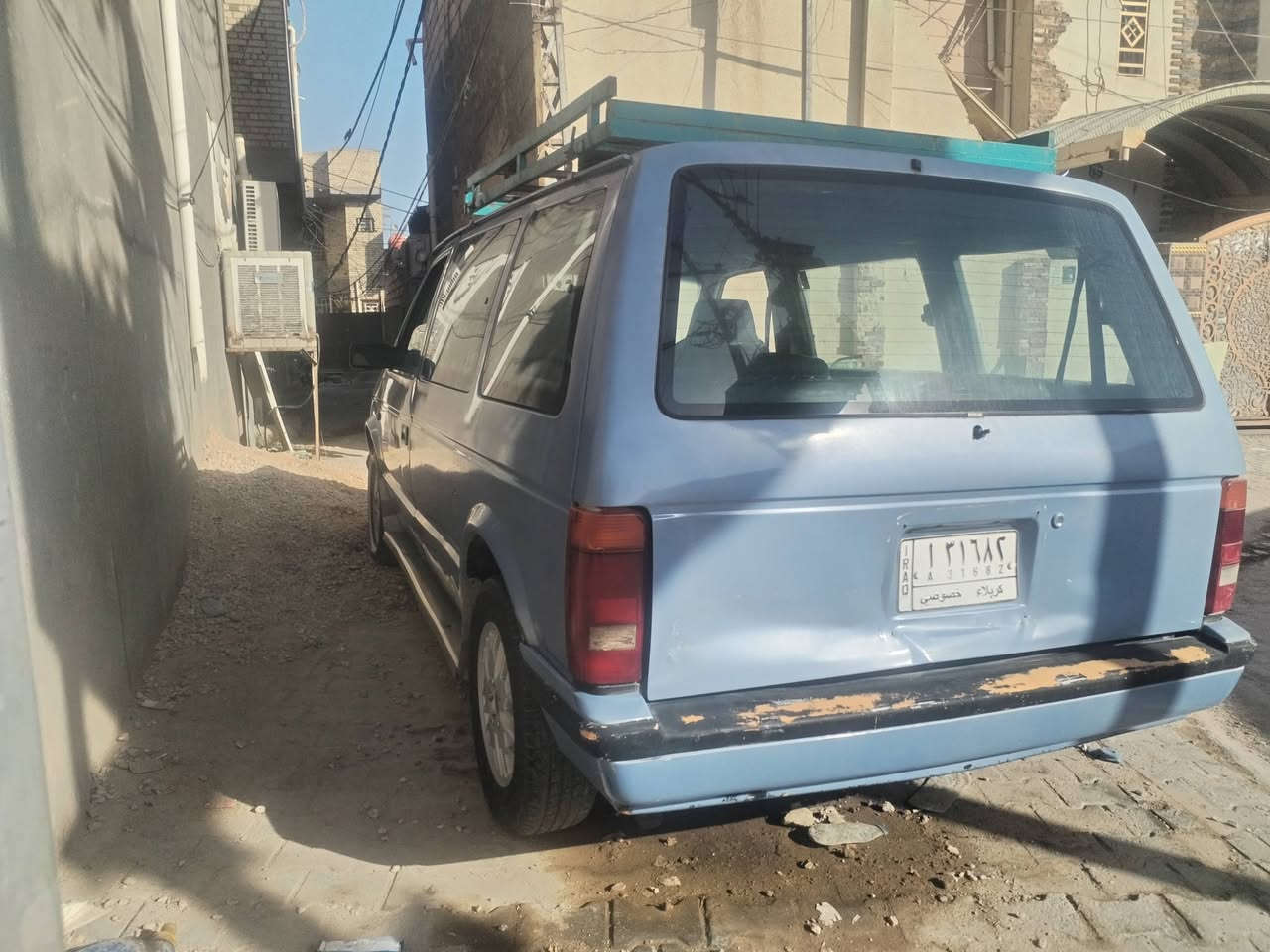 السلام عليكم مرخصت الدمن دوج كلايزار موديل 1990 سيارة حلو بيها جبنه مال ركبه مال تانكي البانزين 
السعر 25 وبيها مجال *********** 
مكاني كربلاء
