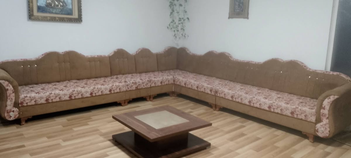 ديوان ١١ نفر نظيف درجه اولى اي عيب مابي للبيع الشراي يتصل ع الرقم ***********
