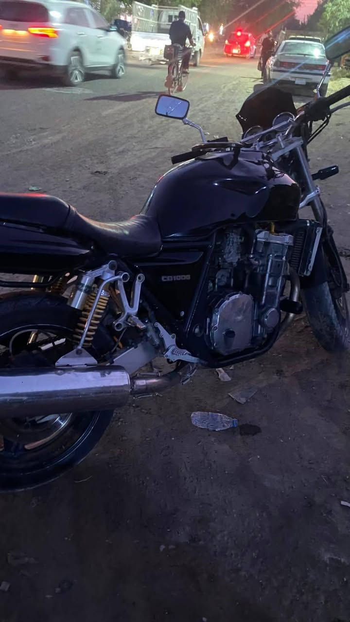 CB1000 للبيع
السعر ( 14 ورقه  وبيها مجال بسيط  ) ✅

المحرك مو مفتوح بلادي 
تحتاج ملف لين ماتشحن ، الدراجة تشتغل بس لازم تشحن الباتري 

أي استفسار بالخاص 🌷

العنوان سامراء
 ***********
