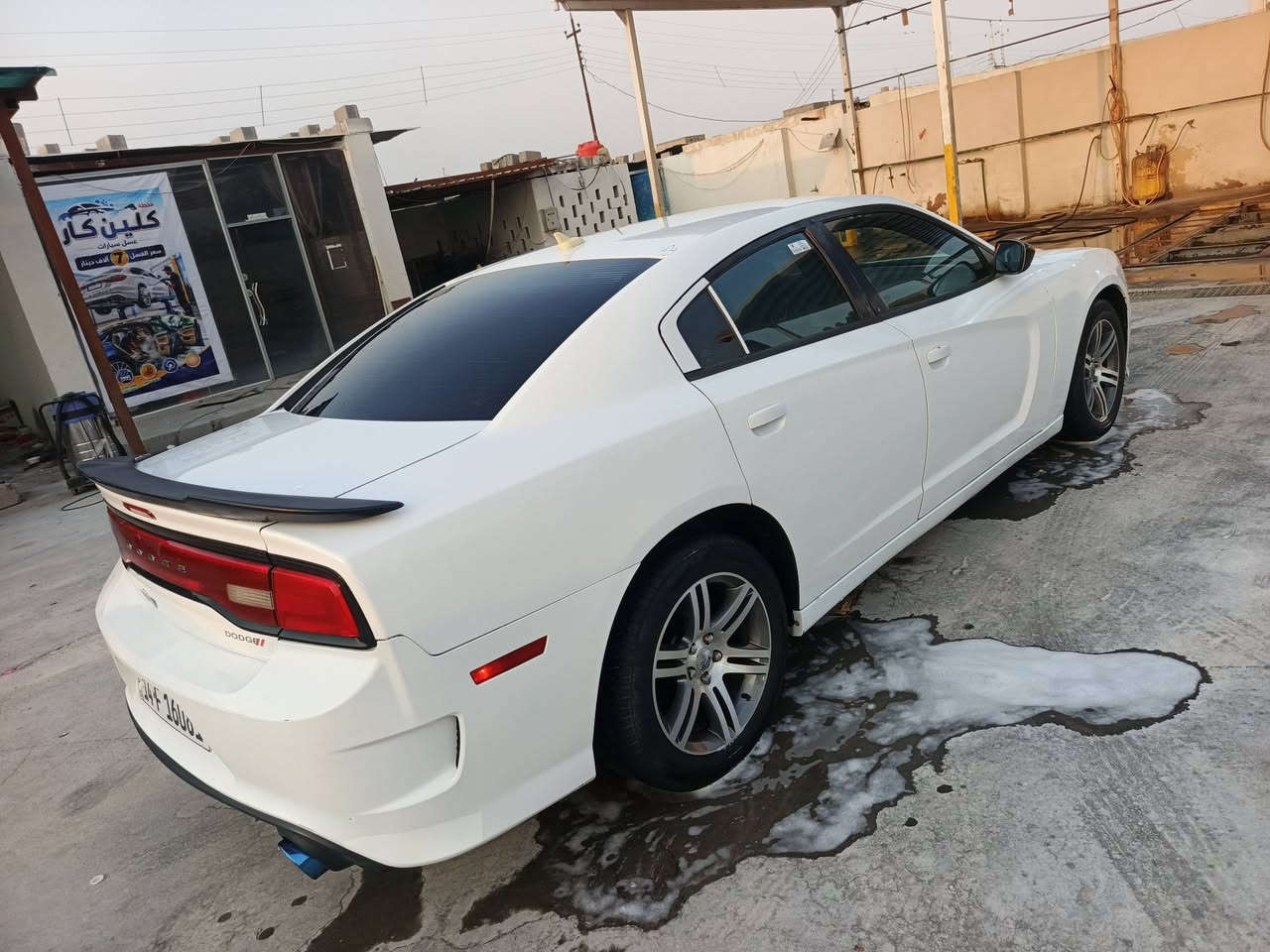 جارجر ٢٠١١
بيها جاملغ امامي تبديل اصلي نفس اللون وارد كندي اصل مكفوله بسمي جاهزه بدون اي نقص 
السعر ١٣٠ 
***********
