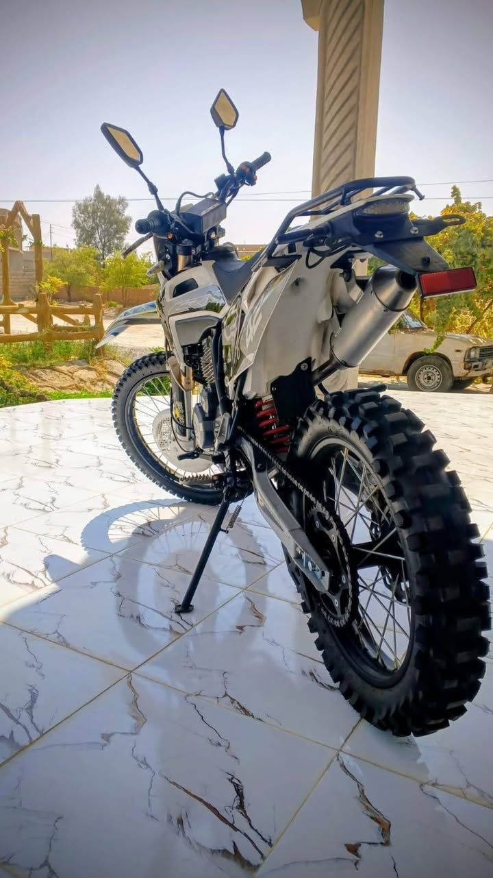 اسلام عليكم قفاز لبيع سي اركس حجم محرك 300 سيسي موديل 2025 كهربائيات كلها شغاله  كلو جديد السعر اتصل و تدلل مكاني الشركاط الخانوكه  ***********
